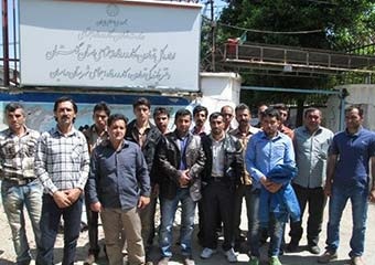 اعتراض  کارگران معدن البرزگان رامیان به عدم دریافت هفت ماهه حقوق در مقابل اداره کار رامیان